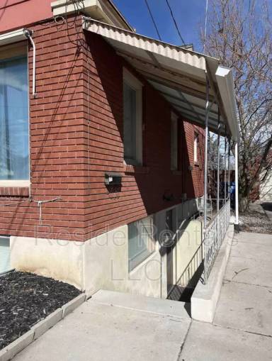 Main picture of 255 W 500 N