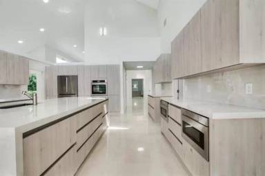 Main picture of 7351 Valencia Dr