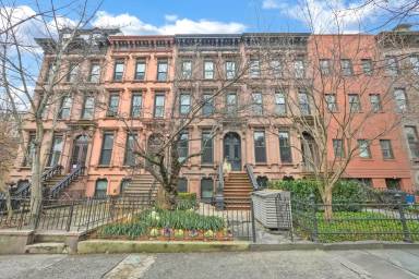 Main picture of 239 Washington Ave