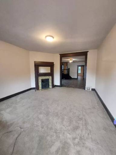 Main picture of 207 W Oregon St