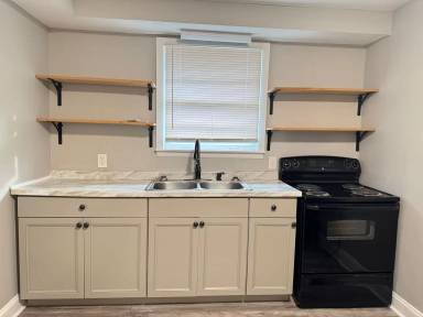 Main picture of Circle Dr Triplex