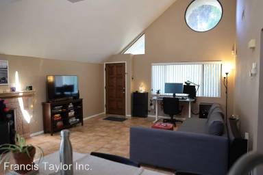 Main picture of 325 N Melrose Dr