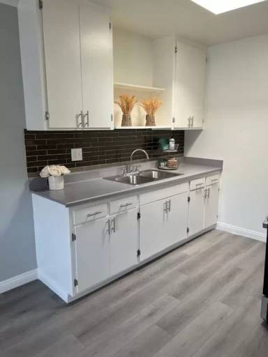 Main picture of 7749 Reseda Blvd