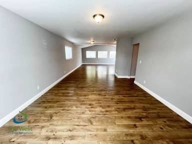 Main picture of 2449 Kenwood Ave