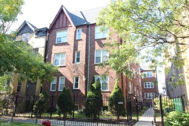 Main picture of 2128 N Sawyer