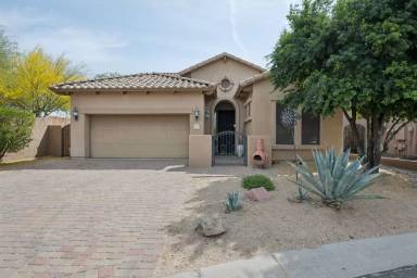 Main picture of 2763 N Raven