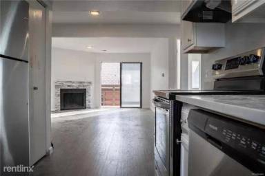 Main picture of 313 W Lehow Ave
