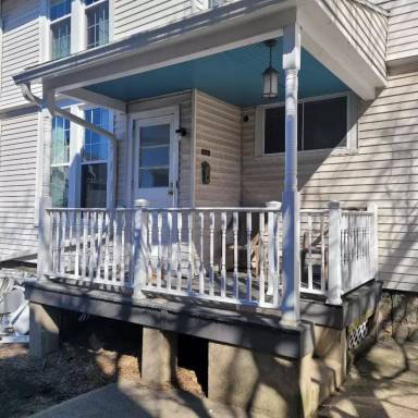 Main picture of 905 Center St