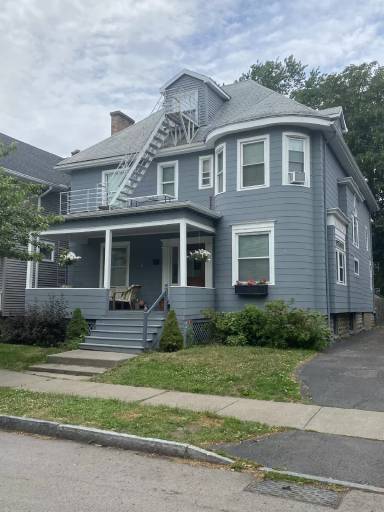 Main picture of 521 Oxford St