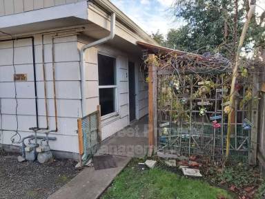 Main picture of 350 SE Lilly Ave