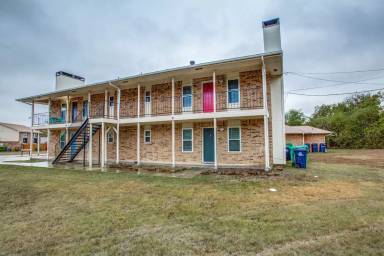 Main picture of 3825 Camelot St
