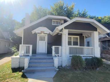 Main picture of 1843 E 68th St