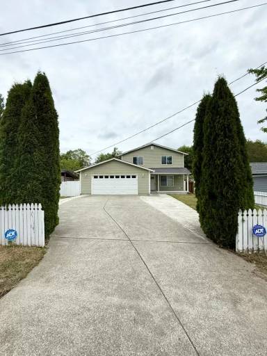 Main picture of 1532 NE Echo Dr