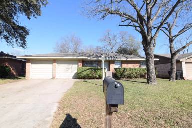 Main picture of 3118 Lawnwood Dr