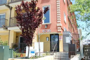 Main picture of 6716 Vineland Ave