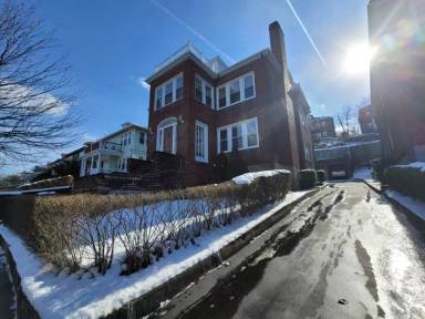 Main picture of 124 Columbia St