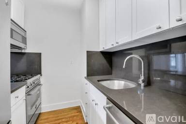 Main picture of 121 Madison Ave Apartments