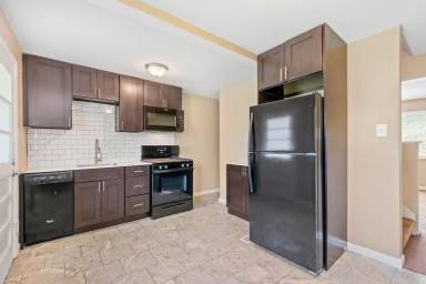 Main picture of 1202 Maple Street Ext