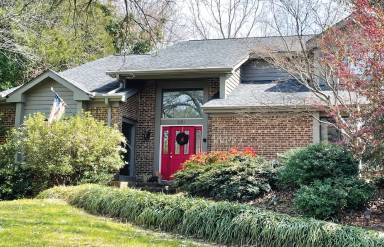 Main picture of 201 Manor Ridge Dr