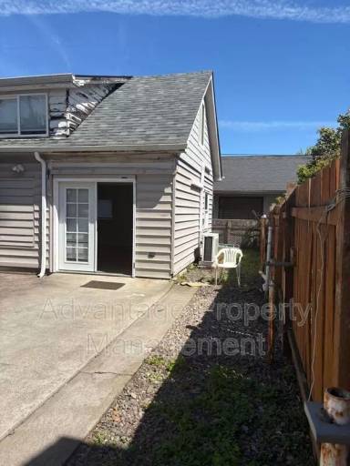 Main picture of 827 NW 10th St