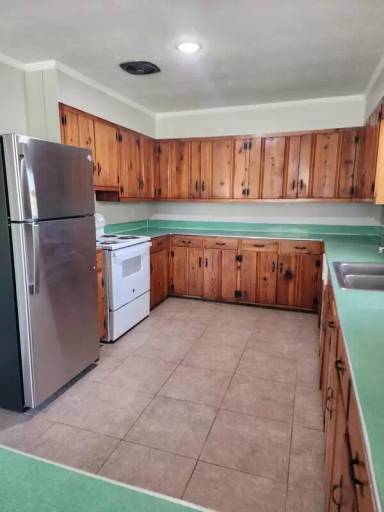 Main picture of 250 E 16th St