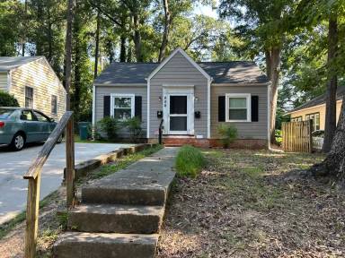 Main picture of 808 W Markham Ave