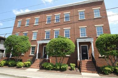 Main picture of 103 Temple St