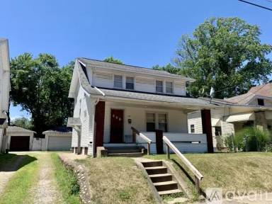 Main picture of 1525 Miami Ct NE