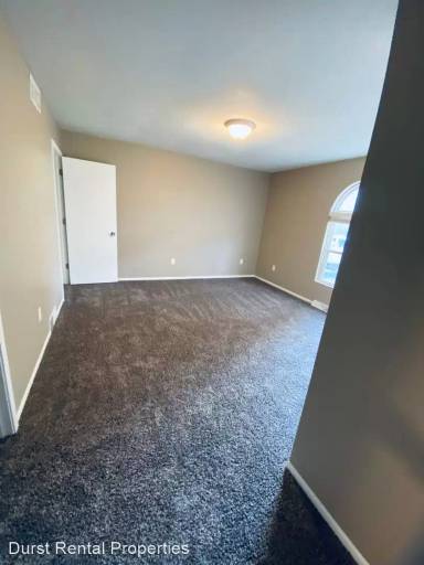 Main picture of 925 Nob Hill Dr