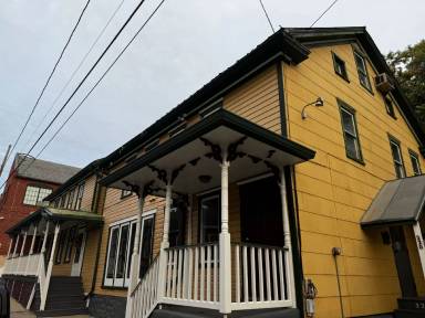 Main picture of 320 W Stephen St