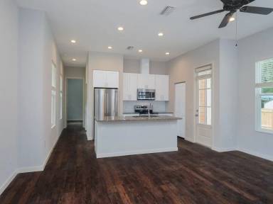 Main picture of 745 NW 9th St