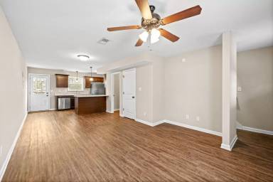 Main picture of 1560 E Knollwood Cir
