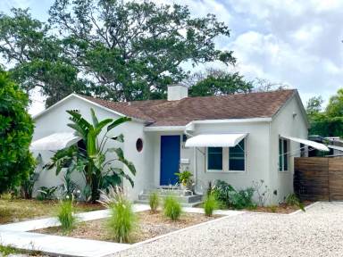 Main picture of 1060 NE 119th St