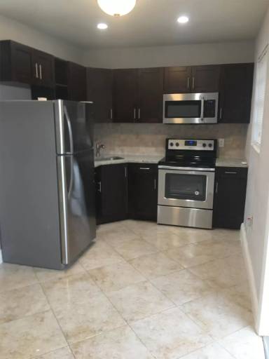 Main picture of 215 SW 16TH ST - 3