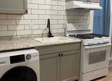 Main picture of 10549 Main St