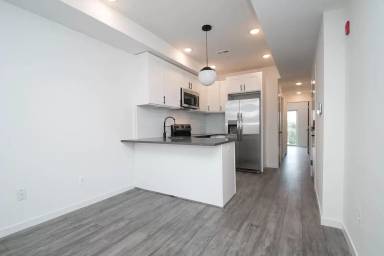 Main picture of 909 Belmont Ave
