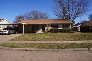 Main picture of 2804 Lambert Dr