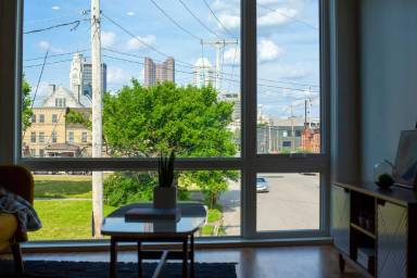 Main picture of 548 W State St