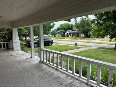 Main picture of 1705 Pearl Ave