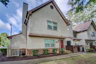 Main picture of 1017 Saint Andrews Way