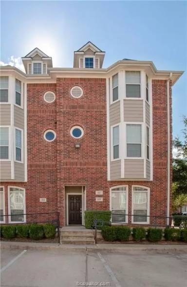 Main picture of Lakeridge Townhomes