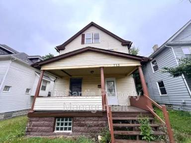 Main picture of 713 Young St