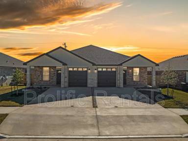 Main picture of 5104 Rose Garden Loop