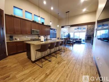 Main picture of 904 W Grand Canyon Ave