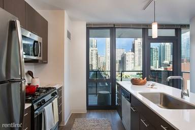 Main picture of 548 N Wells St