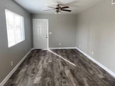 Main picture of 2110 W Mariposa St Apartments