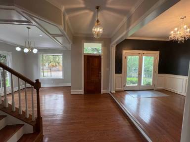 Main picture of 1204 W 39th St