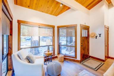 Main picture of 136 Juanita Dr