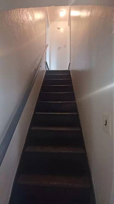 Main picture of 136 S Giles St
