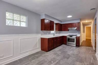 Main picture of 7835 S Essex Ave